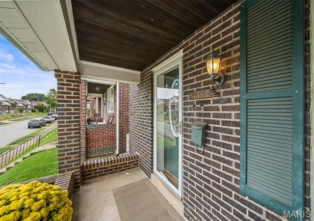 Photo 3 of Single family home for sale at 4462 Neosho St, Saint Louis, MO 63116 | MLS# MIS26062783 | Listing updated on 2026-10-05
