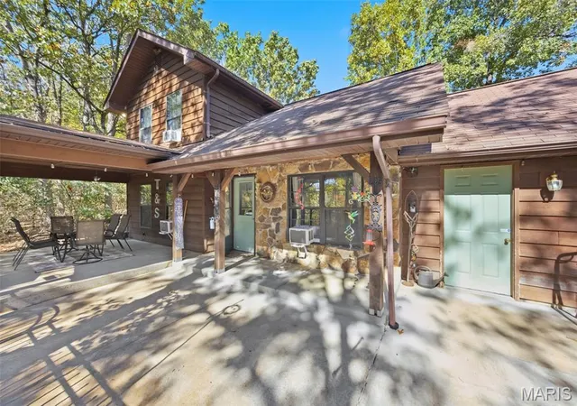 Photo 2 of Single family home for sale at 12956 Hencher Rd, De Soto, MO 63020 | MLS# MIS26062784 | Listing updated on 2026-10-09