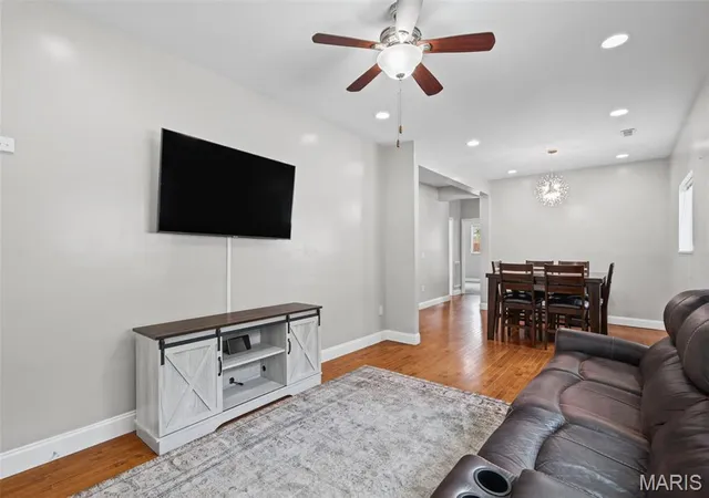 Photo 2 of Sale Pending at 4725 Hummel Ave, Saint Louis, MO 63116 | MLS# MIS26062785 | Listing updated on 2026-10-18