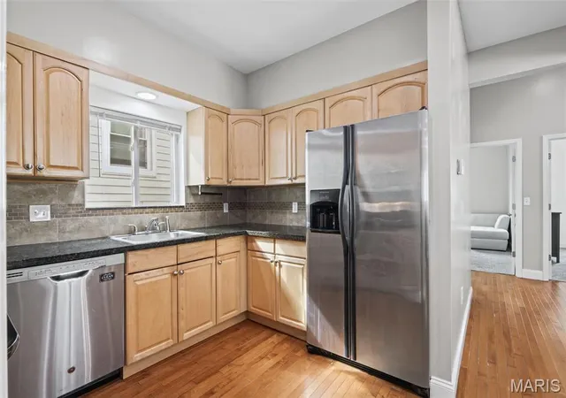 Photo 3 of Sale Pending at 4725 Hummel Ave, Saint Louis, MO 63116 | MLS# MIS26062785 | Listing updated on 2026-10-18