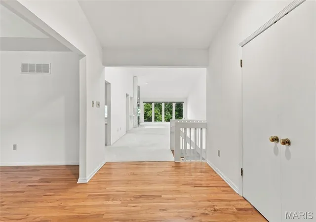 Photo 3 of Single family home for sale at 14033 Baywood Villages Dr, Chesterfield, MO 63017 | MLS# MIS26062791 | Listing updated on 2026-10-08