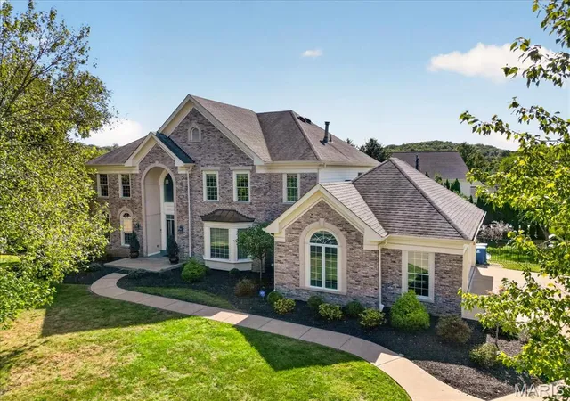 Photo 4 of Single family home for sale at 17915 White Robin Ct, Chesterfield, MO 63005 | MLS# MIS26062792 | Listing updated on 2026-10-04