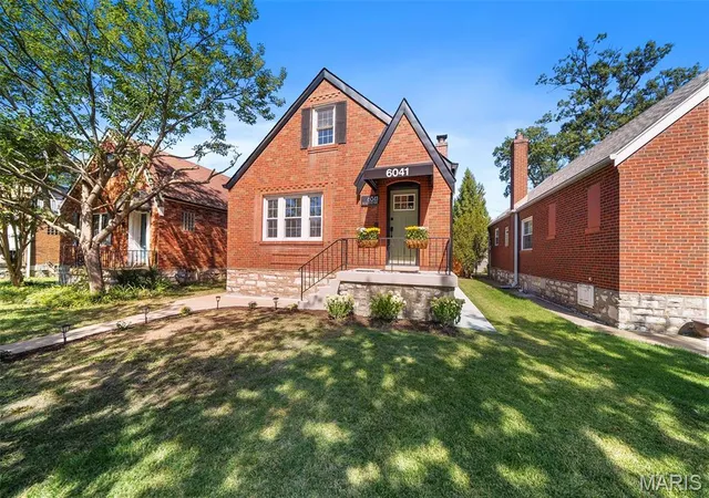 Photo 2 of Sale Pending at 6041 Tholozan Ave, Saint Louis, MO 63109 | MLS# MIS26062793 | Listing updated on 2026-10-02