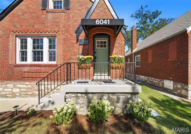 Photo 3 of Sale Pending at 6041 Tholozan Ave, Saint Louis, MO 63109 | MLS# MIS26062793 | Listing updated on 2026-10-02