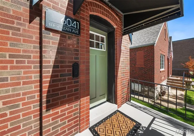Photo 4 of Sale Pending at 6041 Tholozan Ave, Saint Louis, MO 63109 | MLS# MIS26062793 | Listing updated on 2026-10-02