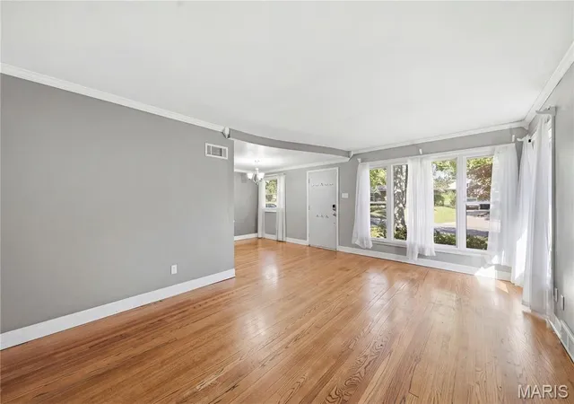 Photo 2 of Single family home for sale at 25 Saint Benedict Ln, Florissant, MO 63033 | MLS# MIS26062794 | Listing updated on 2026-10-28