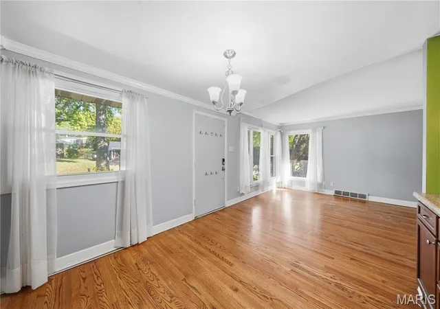 Photo 3 of Single family home for sale at 25 Saint Benedict Ln, Florissant, MO 63033 | MLS# MIS26062794 | Listing updated on 2026-10-28