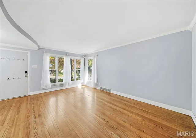 Photo 4 of Single family home for sale at 25 Saint Benedict Ln, Florissant, MO 63033 | MLS# MIS26062794 | Listing updated on 2026-10-28