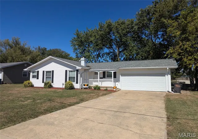 Photo 1 of Single family home for sale at 1109 Killarney Dr, Greenville, IL 62246 | MLS# MIS26062797 | Listing updated on 2026-09-29