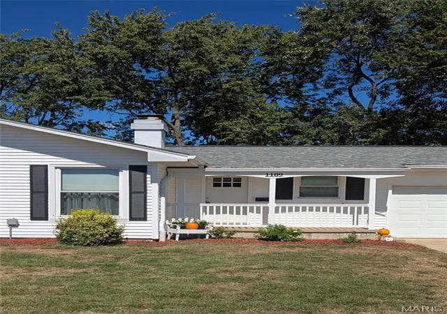 Photo 2 of Single family home for sale at 1109 Killarney Dr, Greenville, IL 62246 | MLS# MIS26062797 | Listing updated on 2026-09-29