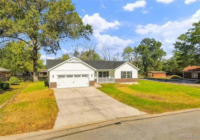 Photo 3 of Single family home for sale at 181 Harris St, Troy, MO 63379 | MLS# MIS26062798 | Listing updated on 2026-10-22