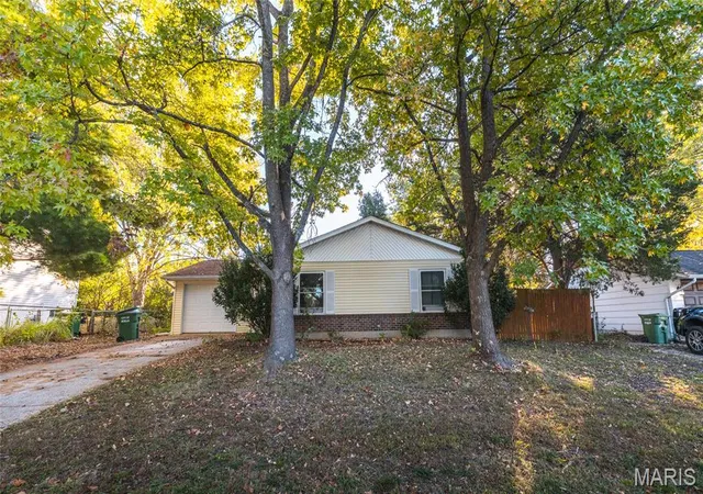 Photo 1 of Single family home for sale at 302 Fox Crk Rd, Rolla, MO 65401 | MLS# MIS26062806 | Listing updated on 2026-10-21