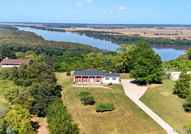 Photo 1 of Single family home for sale at 21724 Slate Ridge Ln, Louisiana, MO 63353 | MLS# MIS26062807 | Listing updated on 2026-10-07