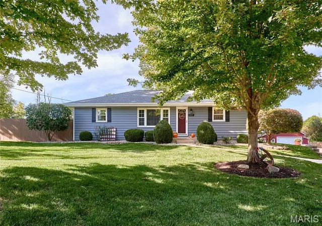 Photo 1 of Single family home for sale at 1127 Caulks Hl Rd, Saint Charles, MO 63304 | MLS# MIS26062809 | Listing updated on 2026-10-03