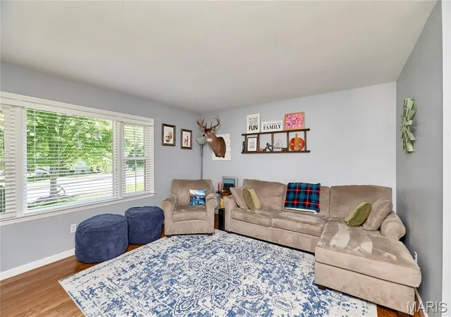 Photo 4 of Single family home for sale at 1127 Caulks Hl Rd, Saint Charles, MO 63304 | MLS# MIS26062809 | Listing updated on 2026-10-03