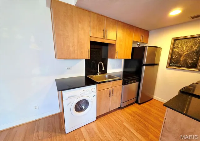 Listing Photo 5 - Condo for sale in building located at 5696 Kingsbury Ave, St. Louis, MO 63112 - Unit #303