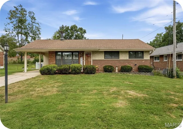 Photo 1 of Sale Pending at 3011 Peal Dr, Saint Louis, MO 63125 | MLS# MIS26062812 | Listing updated on 2026-10-06