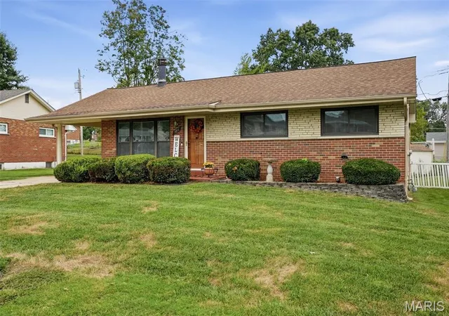 Photo 2 of Sale Pending at 3011 Peal Dr, Saint Louis, MO 63125 | MLS# MIS26062812 | Listing updated on 2026-10-06