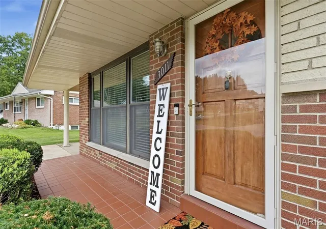 Photo 3 of Sale Pending at 3011 Peal Dr, Saint Louis, MO 63125 | MLS# MIS26062812 | Listing updated on 2026-10-06