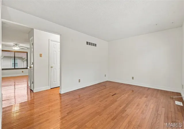 Photo 4 of Townhouse for sale at 158 Beard Dr #C, Eureka, MO 63025 | MLS# MIS26062819 | Listing updated on 2026-10-02