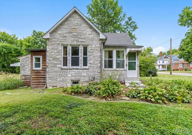 Photo 1 of Single family home for sale at 9500 W Milton Ave, Saint Louis, MO 63114 | MLS# MIS26062820 | Listing updated on 2026-10-04