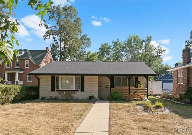 Photo 2 of Single family home for sale at 1510 Lindenthal Ave, Highland, IL 62249 | MLS# MIS26062821 | Listing updated on 2026-10-08