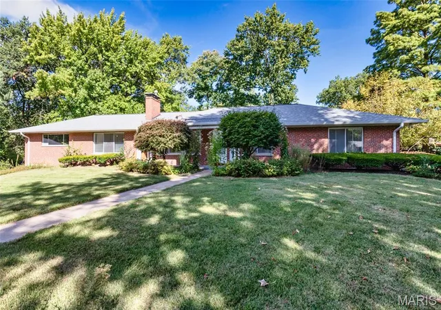 Single family home for sale at 2 Creekside Ln, Saint Louis, MO 63141 | MLS# MIS26062823