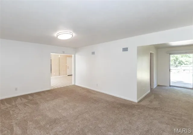 Photo 3 of Single family home for sale at 2 Creekside Ln, Saint Louis, MO 63141 | MLS# MIS26062823 | Listing updated on 2026-10-05