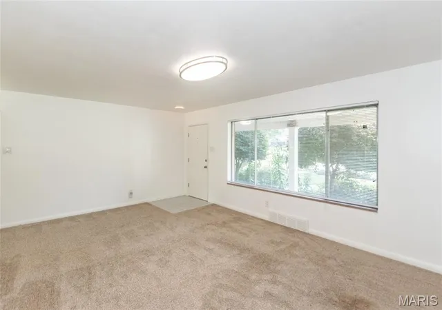 Photo 4 of Single family home for sale at 2 Creekside Ln, Saint Louis, MO 63141 | MLS# MIS26062823 | Listing updated on 2026-10-05