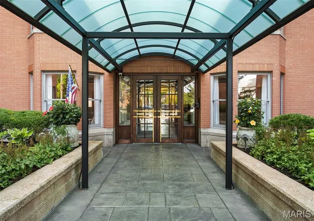 Photo 2 of Condo for sale at 750 S Hanley Rd #470, Saint Louis, MO 63105 | MLS# MIS26062825 | Listing updated on 2026-09-30