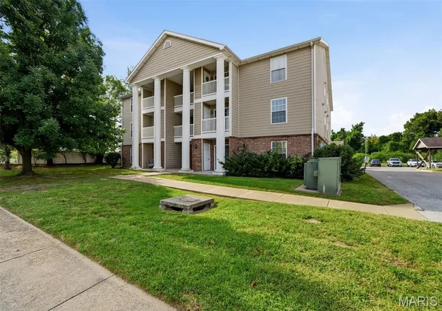Photo 2 of Condo for sale at 660 Materdie Ln #104, Florissant, MO 63031 | MLS# MIS26062827 | Listing updated on 2026-10-02