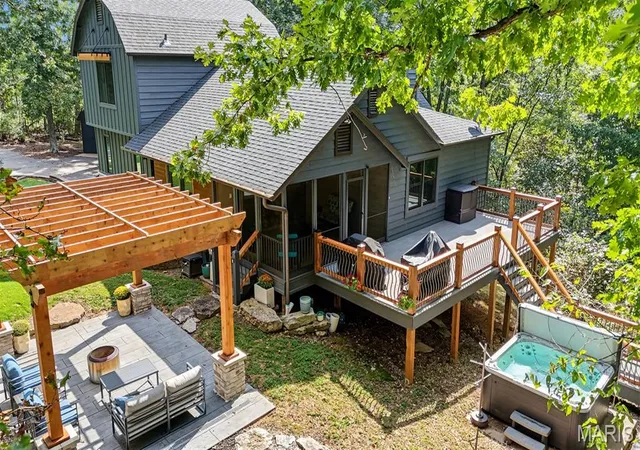 Photo 2 of Single family home for sale at 4 Wolf Trl Ct, Defiance, MO 63341 | MLS# MIS26062828 | Listing updated on 2026-10-04