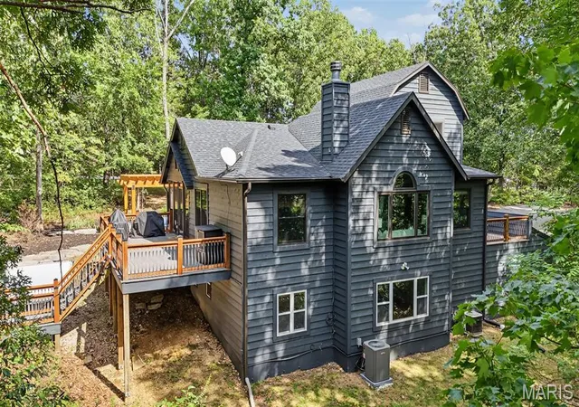 Photo 3 of Single family home for sale at 4 Wolf Trl Ct, Defiance, MO 63341 | MLS# MIS26062828 | Listing updated on 2026-10-04