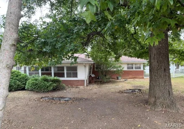 Photo 3 of Single family home for sale at 134 N Broad St, Hillsboro, IL 62049 | MLS# MIS26062831 | Listing updated on 2026-09-29