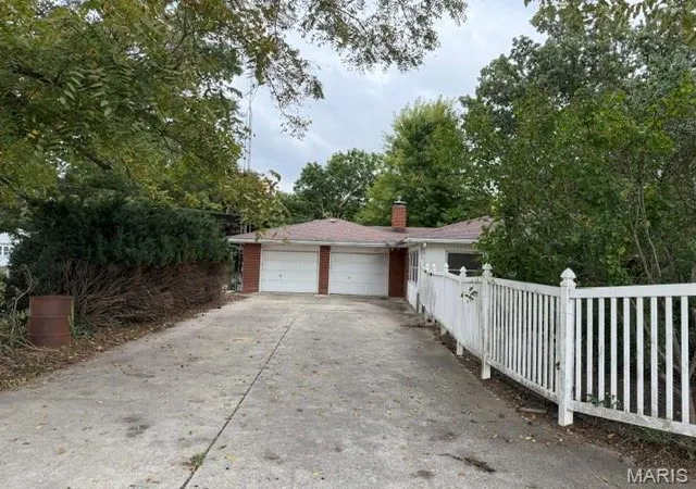 Photo 4 of Single family home for sale at 134 N Broad St, Hillsboro, IL 62049 | MLS# MIS26062831 | Listing updated on 2026-09-29