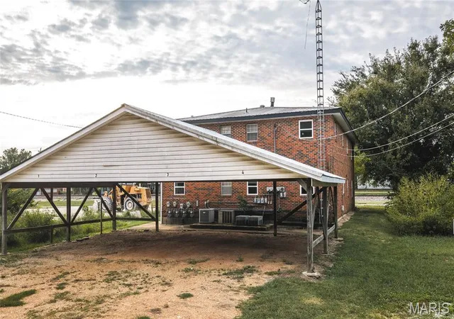 Photo 3 of Multi family home for sale at 213 E Springfield St, Saint James, MO 65559 | MLS# MIS26062838 | Listing updated on 2026-10-06