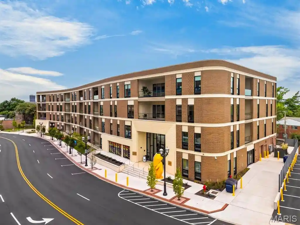 Listing Photo 1 - Condo for sale in 8250 Forsyth Blvd located at 8250 Forsyth Blvd, Clayton, MO 63105 - Unit #409