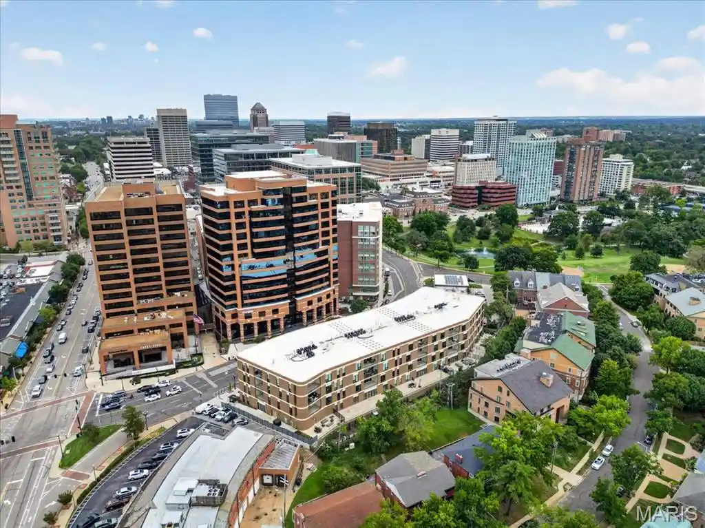 Listing Photo 44 - Condo for sale in 8250 Forsyth Blvd located at 8250 Forsyth Blvd, Clayton, MO 63105 - Unit #409
