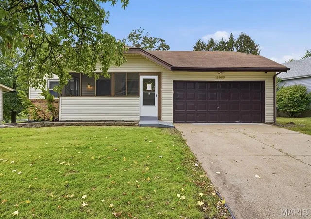 Photo 1 of Single family home for sale at 12053 La Padera, Florissant, MO 63033 | MLS# MIS26062842 | Listing updated on 2026-10-01