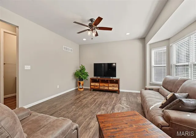 Photo 4 of Single family home for sale at 127 Cobble Rd, O Fallon, MO 63366 | MLS# MIS26062848 | Listing updated on 2026-10-05
