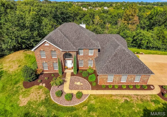 Photo 2 of Sale Pending at 4964 Sunset Oaks Ln, Saint Louis, MO 63128 | MLS# MIS26062852 | Listing updated on 2026-10-03