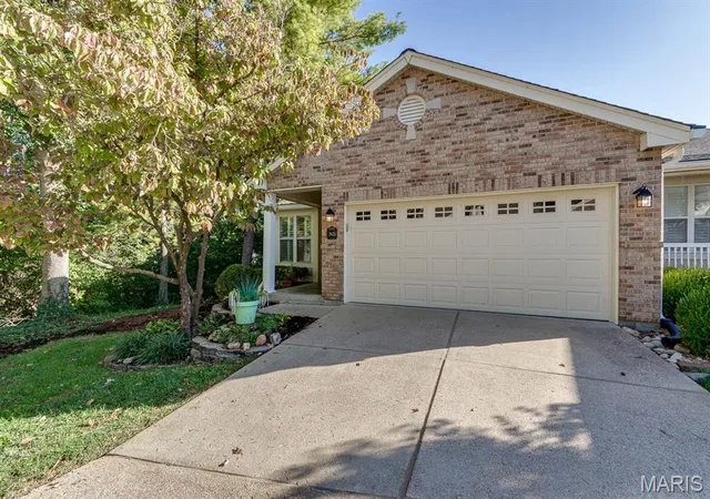 Photo 2 of Sale Pending at 7421 Kenrick Pointe Dr, Saint Louis, MO 63119 | MLS# MIS26062853 | Listing updated on 2026-10-22