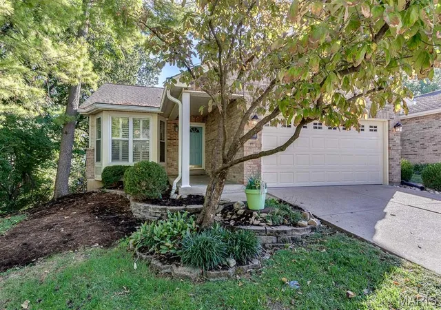 Photo 3 of Sale Pending at 7421 Kenrick Pointe Dr, Saint Louis, MO 63119 | MLS# MIS26062853 | Listing updated on 2026-10-22