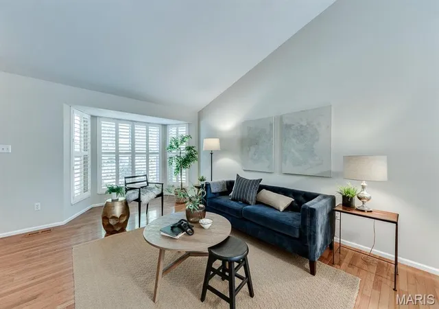 Photo 4 of Sale Pending at 7421 Kenrick Pointe Dr, Saint Louis, MO 63119 | MLS# MIS26062853 | Listing updated on 2026-10-22