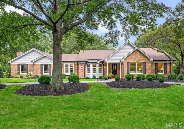 Photo 1 of Single family home for sale at 254 Pennington Ln, Chesterfield, MO 63005 | MLS# MIS26062856 | Listing updated on 2026-10-05