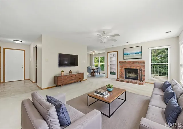 Listing Photo 4 - Condo for sale in building located at 716 Woodside Trails Dr, Ballwin, MO 63021 - Unit #204