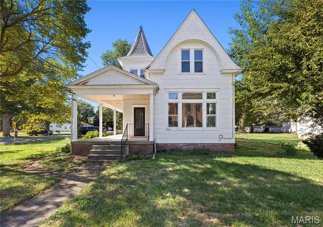 Photo 3 of Single family home for sale at 412 E Southworth St, Raymond, IL 62560 | MLS# MIS26062864 | Listing updated on 2026-10-09
