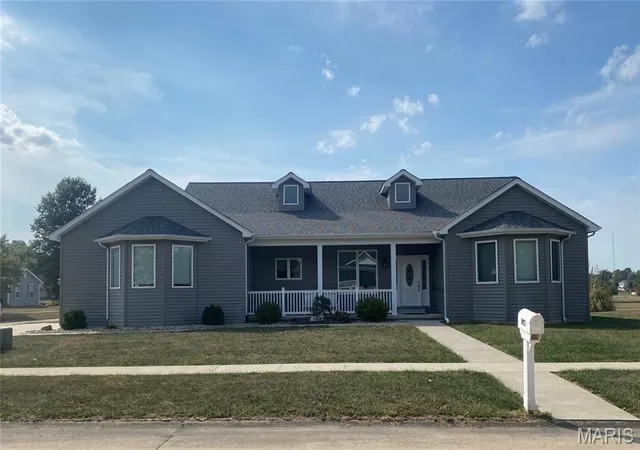 Photo 1 of Single family home for sale at 801 Pecan St, Greenville, IL 62246 | MLS# MIS26062866 | Listing updated on 2026-10-02