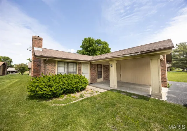Photo 2 of Single family home for sale at 123 Chase Park Dr, Belleville, IL 62226 | MLS# MIS26062869 | Listing updated on 2026-10-05