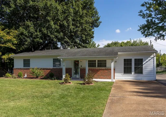 Photo 1 of Sale Pending at 246 Howard Dr, Ballwin, MO 63021 | MLS# MIS26062877 | Listing updated on 2026-10-05